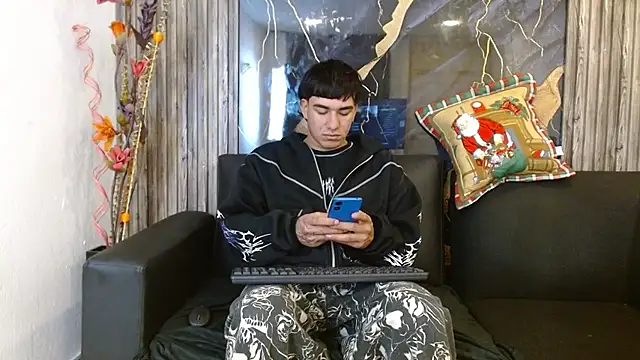 Tommy160920 online show from November 2025 02:28:02 PM