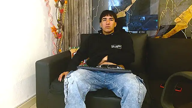 Tommy160920 online show from December 2025 12:54:01 PM