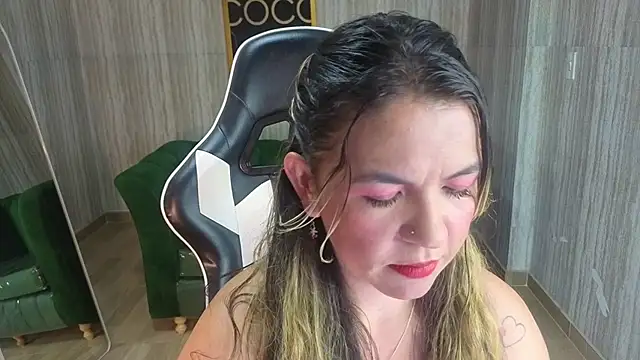 paula lorens t1  online show from November 2025 02:54:02 AM