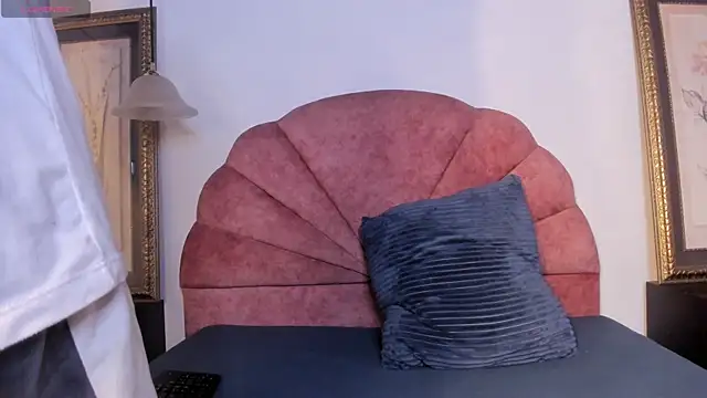 Snapshot of Rose_Ethan chatting on November 2025 03:18:02 AM Rose Ethan online show from November 2025 03:18:02 AM