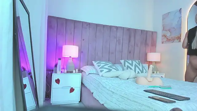 Valentino moretti online show from February 2026 12:45:02 PM