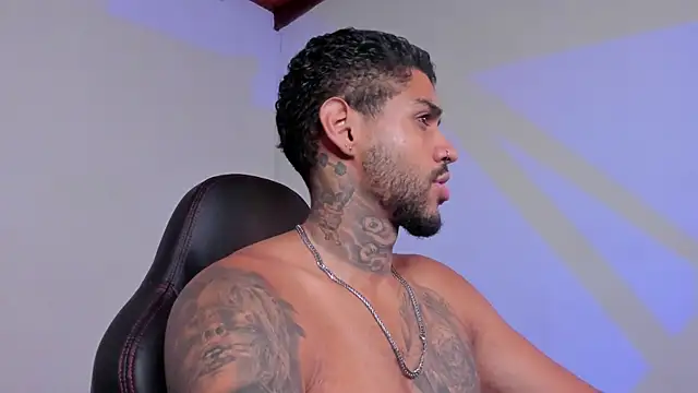 Snapshot of LuigiVitale_1 chatting on November 2025 07:52:02 AM LuigiVitale 1 online show from November 2025 07:52:02 AM