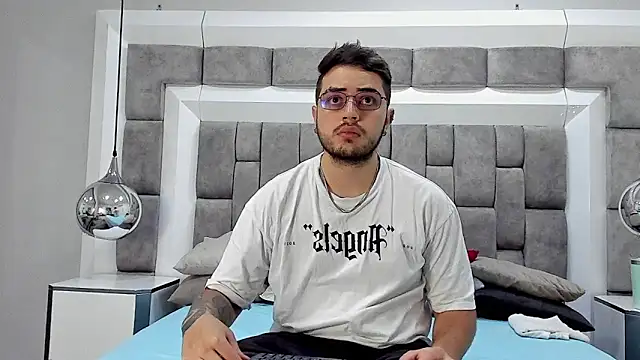 Ethan Greys online show from November 2025 04:01:02 AM