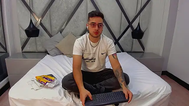 Ethan Greys online show from January 2026 11:31:02 PM