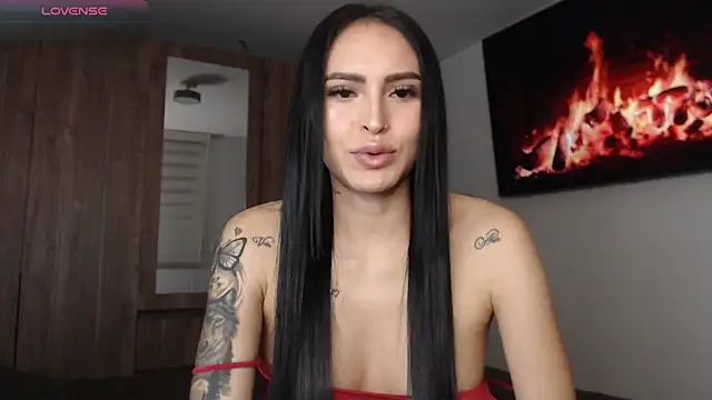 Snapshot of Linda__fiore chatting on April 2026 05:05:02 AM Linda fiore online show from April 2026 05:05:02 AM