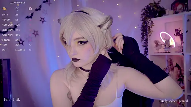 Snapshot of vronnier chatting on November 2025 02:53:02 PM vronnier online show from November 2025 02:53:02 PM