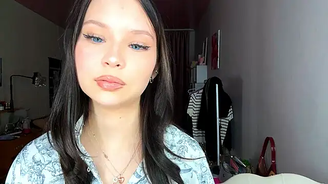 EmmaJonse online show from November 2025 11:05:02 AM