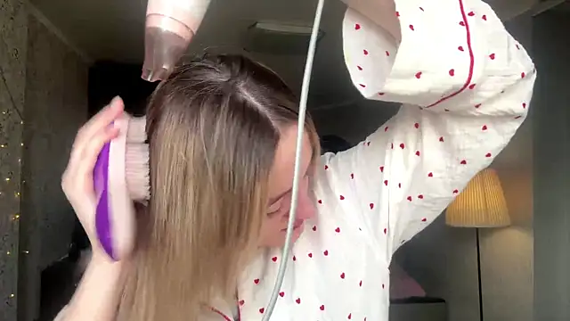 Snapshot of Emily_lyy chatting on November 2025 09:42:02 AM Emily lyy online show from November 2025 09:42:02 AM