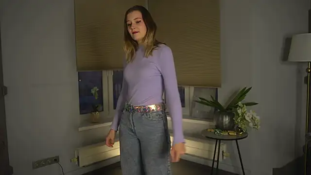 Snapshot of SusyGlines chatting on November 2025 03:23:02 AM SusyGlines online show from November 2025 03:23:02 AM