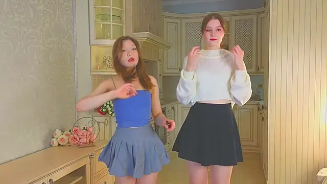 Snapshot of SusyGlines chatting on November 2025 04:05:01 AM SusyGlines online show from November 2025 04:05:01 AM