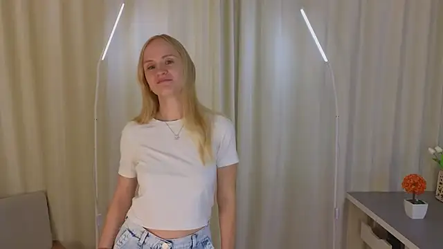 ToshiaPotvin online show from November 2025 04:12:02 AM