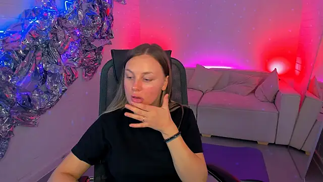 SandraLindsey online show from December 2025 02:04:02 PM