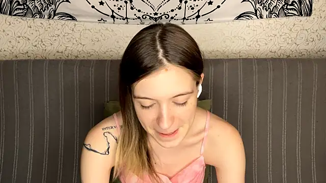 MiriamDongo online show from November 2025 01:10:01 PM