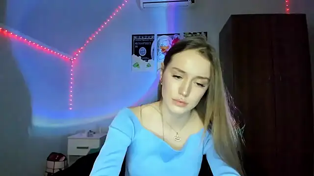 tinyglow online show from December 2025 04:55:01 AM