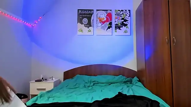 tinyglow online show from December 2025 09:55:02 PM