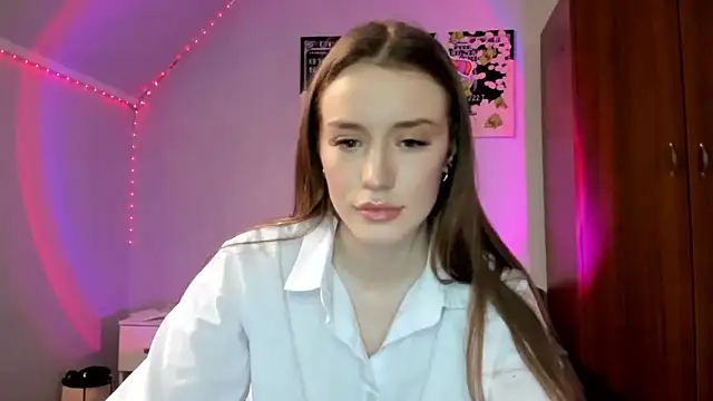 tinyglow online show from March 2026 06:15:01 PM