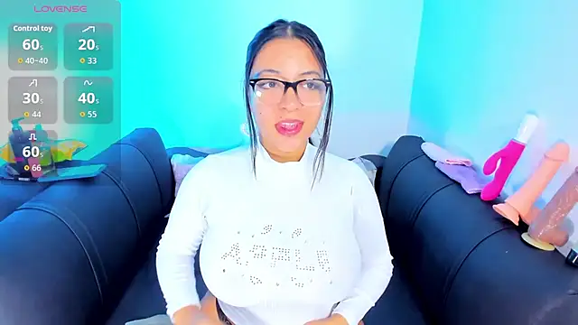 evelisse  online show from February 2026 03:45:02 AM