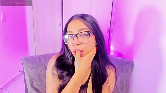 evelisse  online show from April 2026 03:26:02 AM