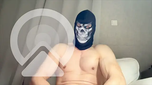 Luna MaskedMan online show from May 2026 07:00:02 PM