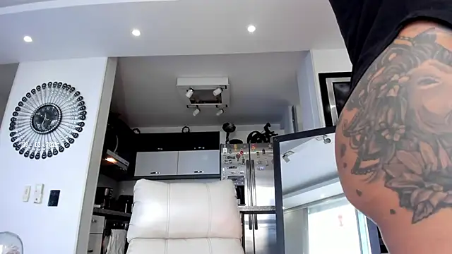 Snapshot of sofiasexhot chatting on March 2025 04:33:02 PM sofiasexhot online show from March 2025 04:33:02 PM