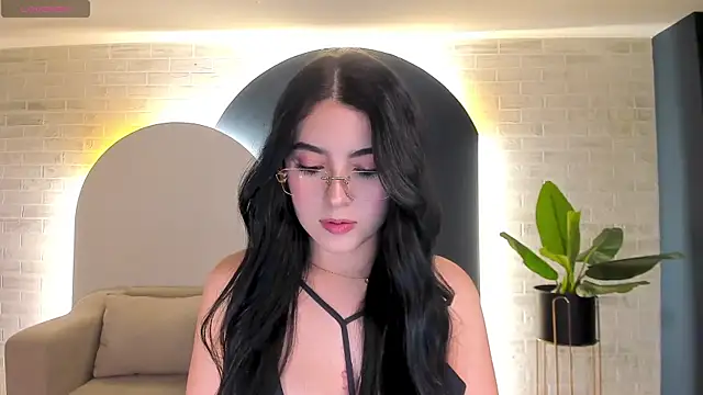 Snapshot of HaileyRoss_ chatting on May 2026 02:19:01 AM HaileyRoss online show from May 2026 02:19:01 AM