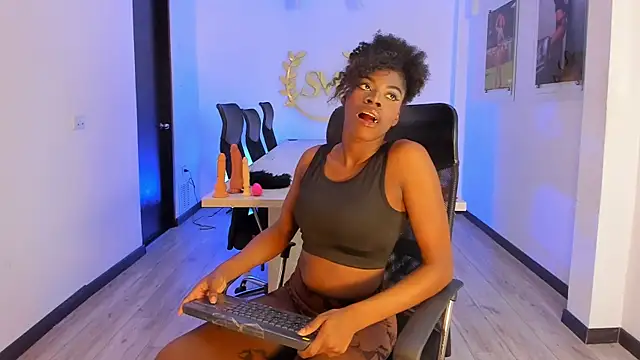 NalaRoux online show from January 2026 04:05:01 AM