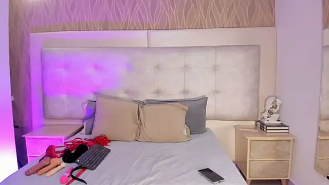 NalaRoux online show from January 2026 03:53:01 AM