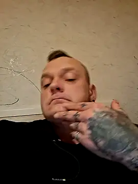 PiotrStasiorowski40 online show from November 2025 09:32:01 PM