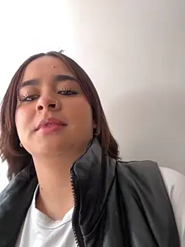 HANNAHBAKER00 online show from November 2025 06:41:02 PM