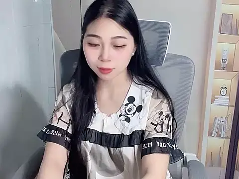 Snapshot of Lousii chatting on November 2025 01:43:01 PM Lousii online show from November 2025 01:43:01 PM