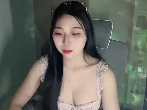 Snapshot of Lousii chatting on November 2025 01:24:02 PM Lousii online show from November 2025 01:24:02 PM