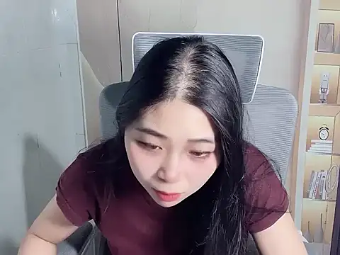 Snapshot of Lousii chatting on December 2025 01:21:02 AM Lousii online show from December 2025 01:21:02 AM