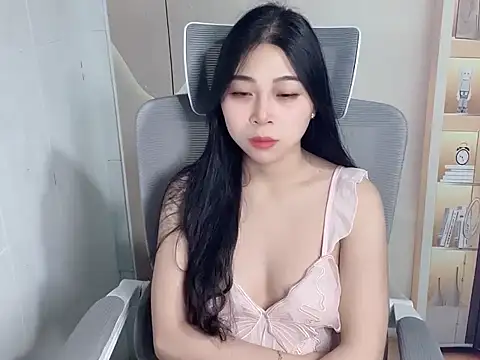 Snapshot of Lousii chatting on December 2025 11:24:01 PM Lousii online show from December 2025 11:24:01 PM