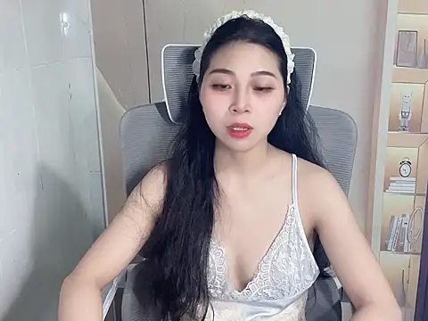 Snapshot of Lousii chatting on December 2025 12:25:02 PM Lousii online show from December 2025 12:25:02 PM