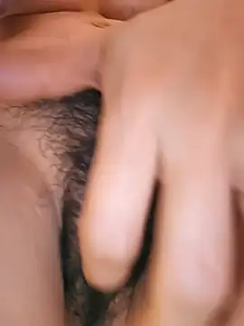 Snapshot of Lousii chatting on February 2026 04:42:01 AM Lousii online show from February 2026 04:42:01 AM