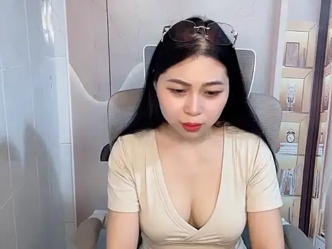 Lousii online show from April 2026 01:49:02 PM