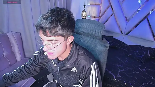 sayronvg online show from November 2025 11:42:02 AM