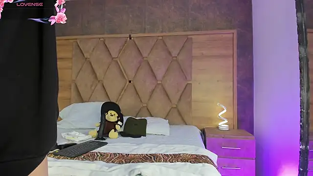 VictoriaSaenz1  online show from November 2025 05:17:02 AM