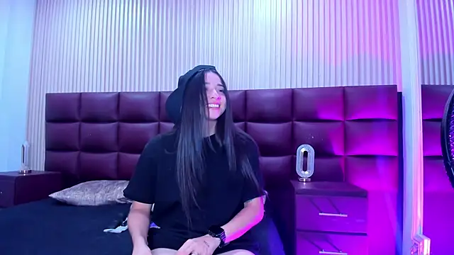 VictoriaSaenz1  online show from November 2025 11:53:01 PM