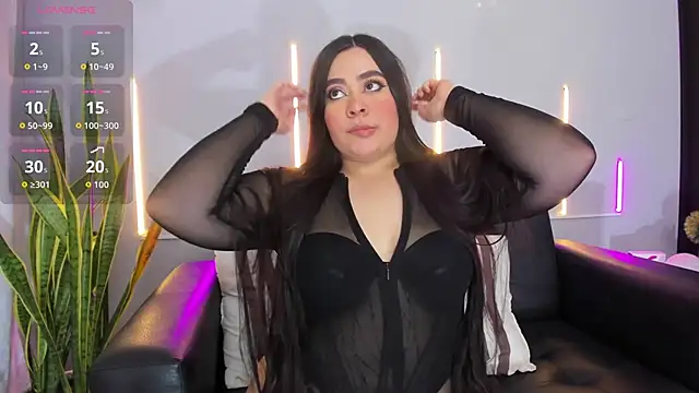 Snapshot of Monserrat_J chatting on November 2025 01:39:02 AM Monserrat J online show from November 2025 01:39:02 AM