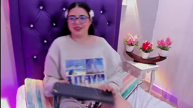 Snapshot of Violeta_Morgan_ chatting on December 2025 12:43:02 PM Violeta Morgan online show from December 2025 12:43:02 PM