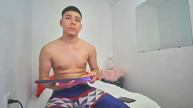 Snapshot of Lucastorrez01 chatting on November 2025 06:18:02 AM Lucastorrez01 online show from November 2025 06:18:02 AM