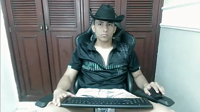 Snapshot of dannyt_hot chatting on November 2025 12:42:02 PM dannyt hot online show from November 2025 12:42:02 PM