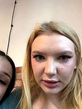 Snapshot of ErikaMuse chatting on November 2025 04:23:02 AM ErikaMuse online show from November 2025 04:23:02 AM