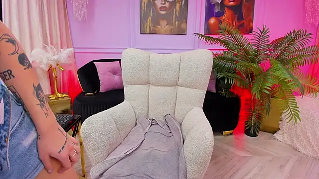 Snapshot of YasminWild chatting on November 2025 04:48:02 AM YasminWild online show from November 2025 04:48:02 AM