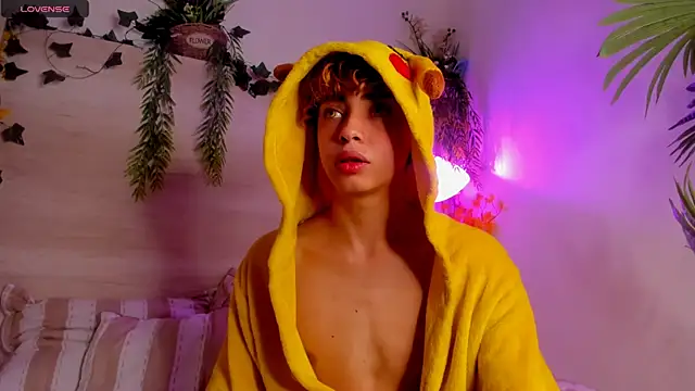 Twinkk Guy online show from November 2025 05:02:01 AM