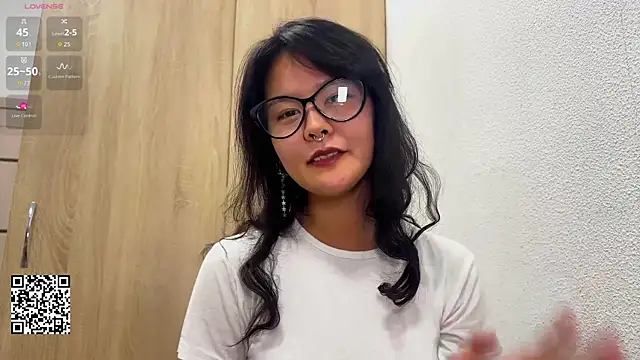 Snapshot of CucDierolf chatting on November 2025 01:03:01 PM CucDierolf online show from November 2025 01:03:01 PM