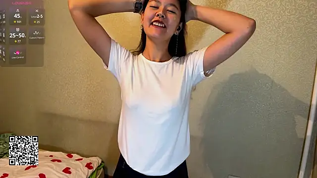 Snapshot of CucDierolf chatting on December 2025 02:11:01 PM CucDierolf online show from December 2025 02:11:01 PM