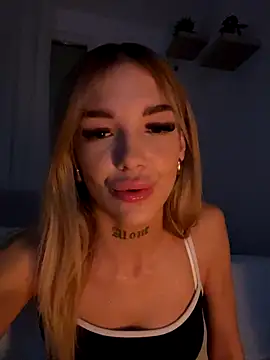 lunababy77 online show from November 2025 05:23:01 PM