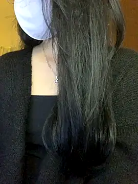 Snapshot of Hanni_22 chatting on November 2025 04:18:02 PM Hanni 22 online show from November 2025 04:18:02 PM